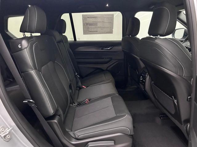 Photo of 2025 Silver Zynith Jeep Grand Cherokee L