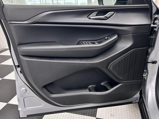 Photo of 2025 Silver Zynith Jeep Grand Cherokee L