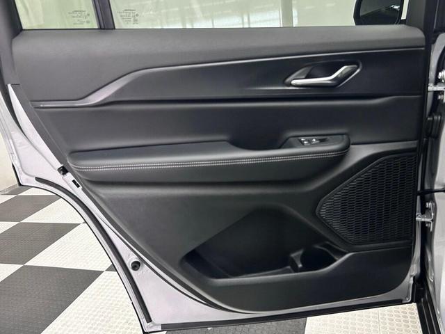 Photo of 2025 Silver Zynith Jeep Grand Cherokee L