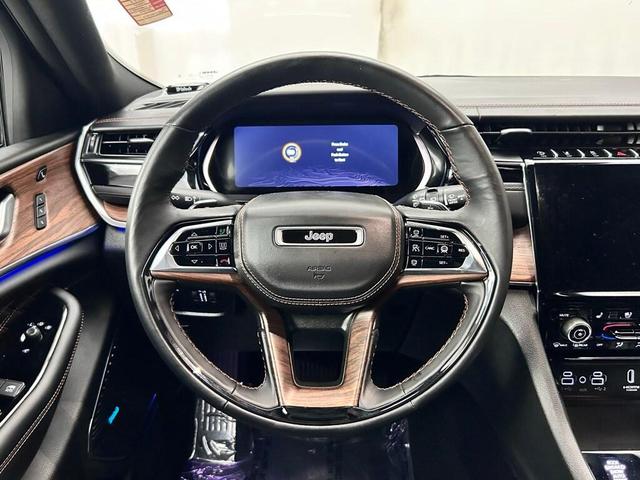 Photo of 2023 Silver Zynith Jeep Grand Cherokee L