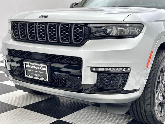 Photo of 2023 Silver Zynith Jeep Grand Cherokee L