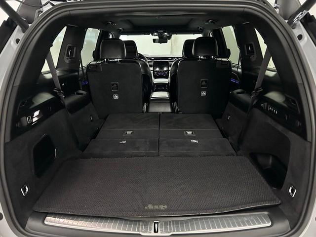 Photo of 2023 Silver Zynith Jeep Grand Cherokee L