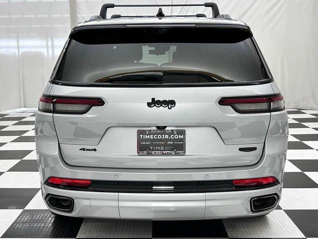 Photo of 2023 Silver Zynith Jeep Grand Cherokee L