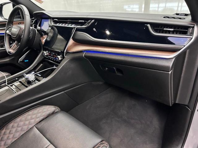 Photo of 2023 Silver Zynith Jeep Grand Cherokee L