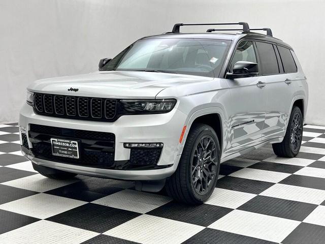 Photo of 2023 Silver Zynith Jeep Grand Cherokee L