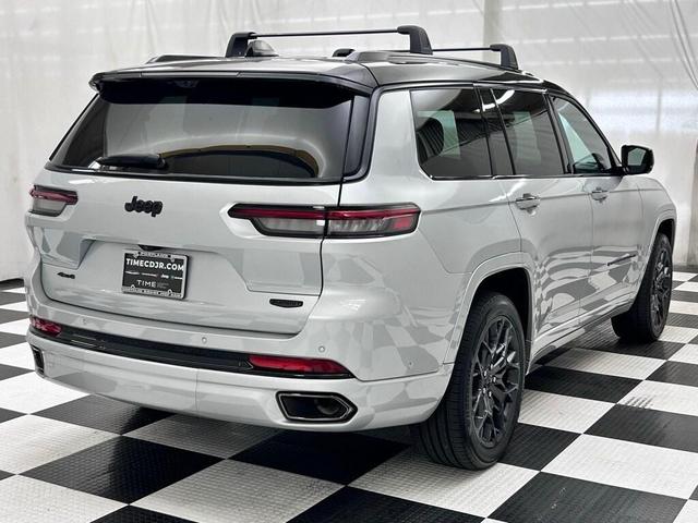 Photo of 2023 Silver Zynith Jeep Grand Cherokee L