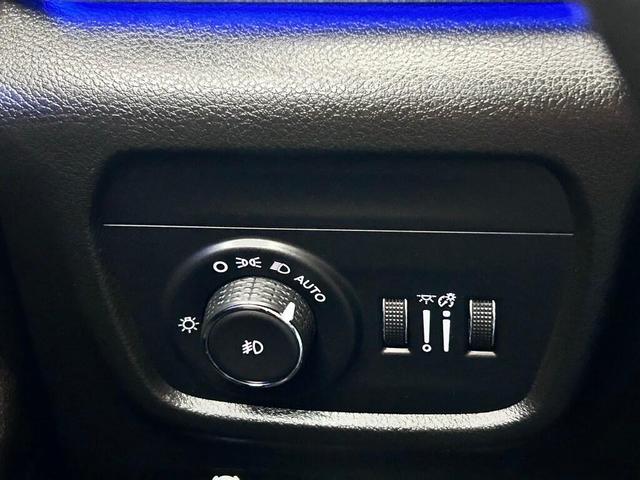 Photo of 2023 Silver Zynith Jeep Grand Cherokee L