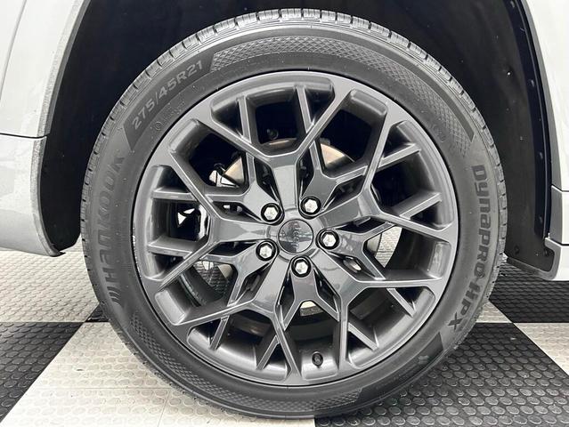 Photo of 2023 Silver Zynith Jeep Grand Cherokee L