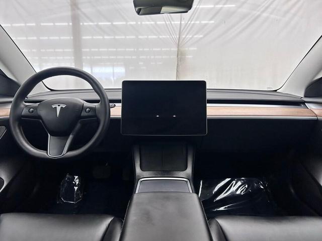 Photo of 2023 Gray Tesla Model 3