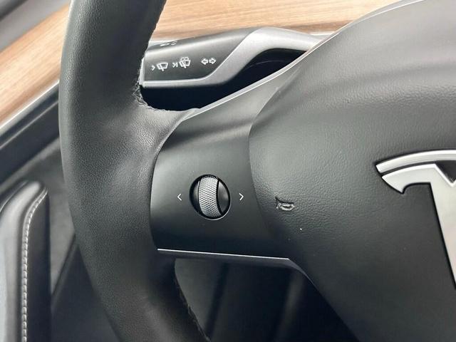 Photo of 2023 Gray Tesla Model 3