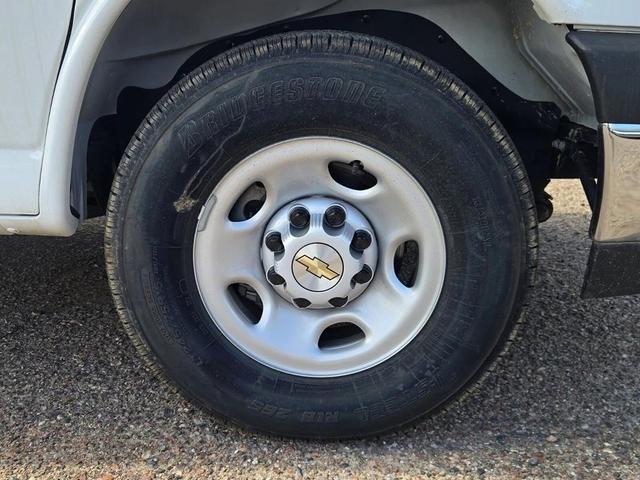 Photo of 2024 Summit White Chevrolet Express 2500