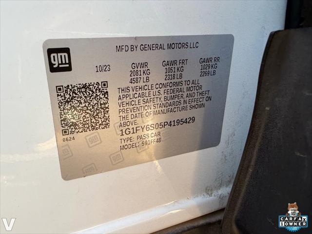 Photo of 2023 Summit White Chevrolet Bolt EUV