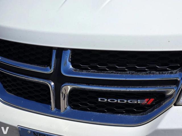 Photo of 2016 White Dodge Journey