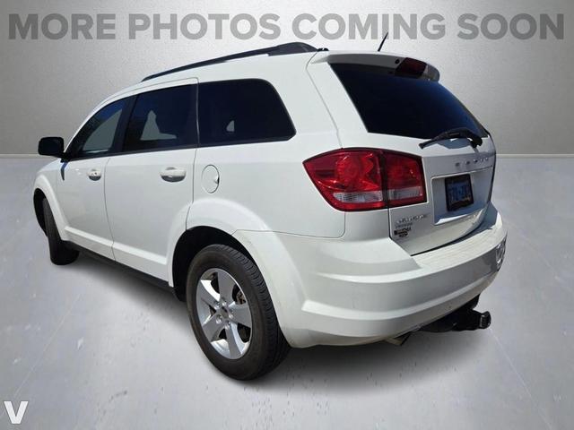 Photo of 2016 White Dodge Journey