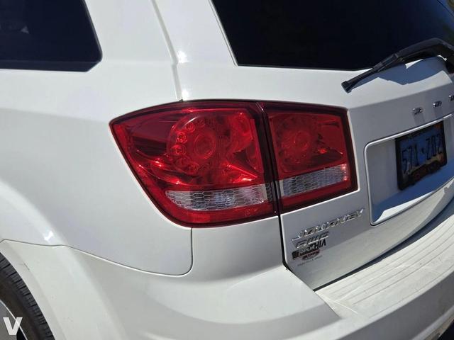 Photo of 2016 White Dodge Journey