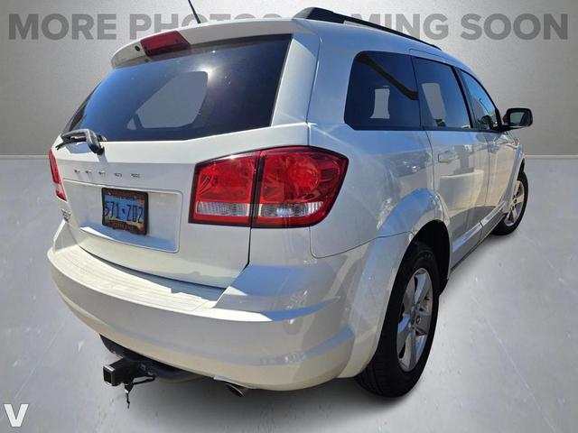 Photo of 2016 White Dodge Journey