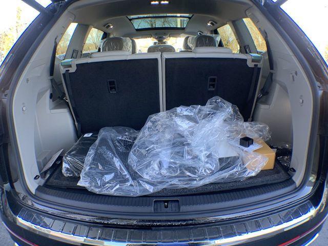 Photo of 2025 Deep Black Pearl Effect Volkswagen Atlas