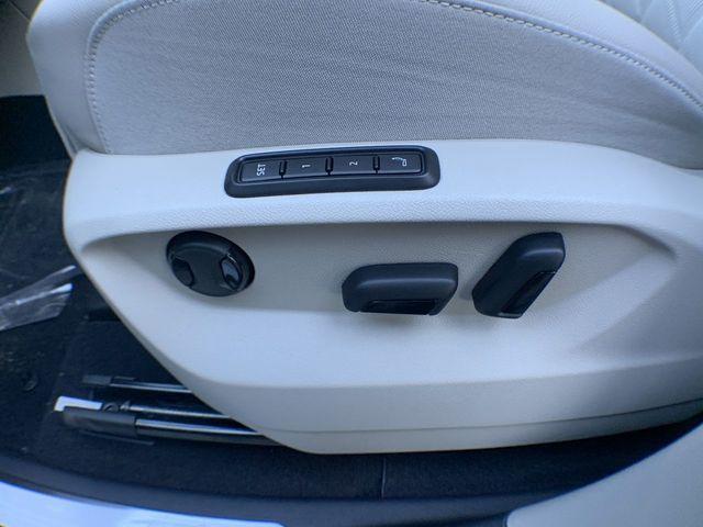 Photo of 2025 Deep Black Pearl Effect Volkswagen Atlas