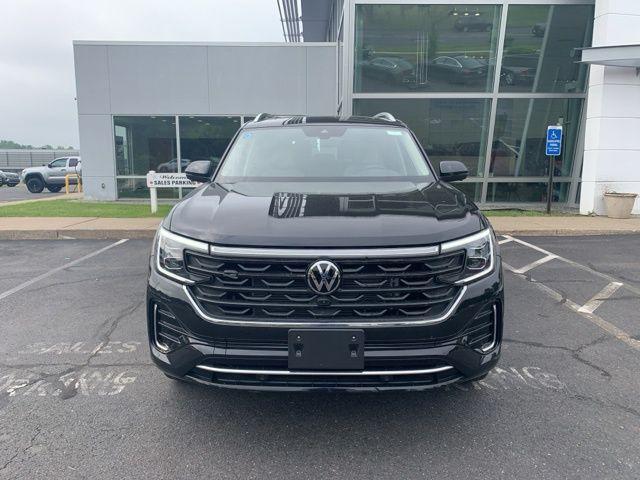 Photo of 2025 Deep Black Pearl Effect Volkswagen Atlas