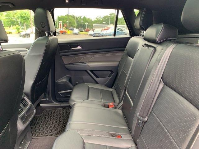 Photo of 2021 Deep Black Pearl Effect Volkswagen Atlas Cross Sport