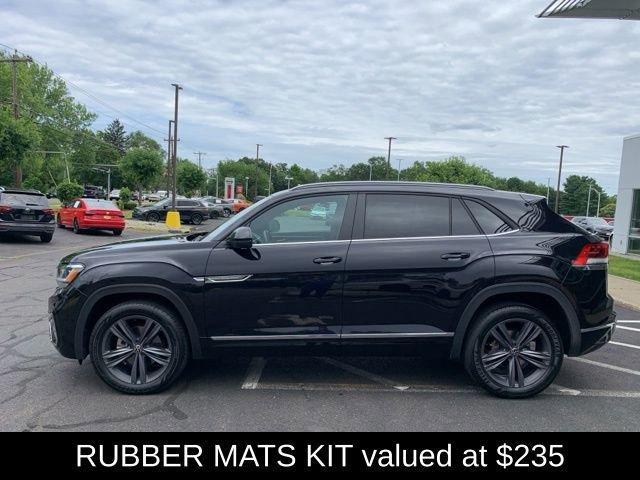 Photo of 2021 Deep Black Pearl Effect Volkswagen Atlas Cross Sport