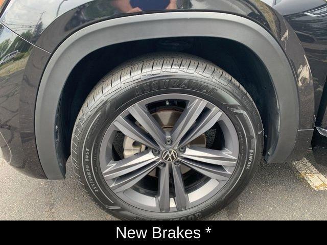 Photo of 2021 Deep Black Pearl Effect Volkswagen Atlas Cross Sport