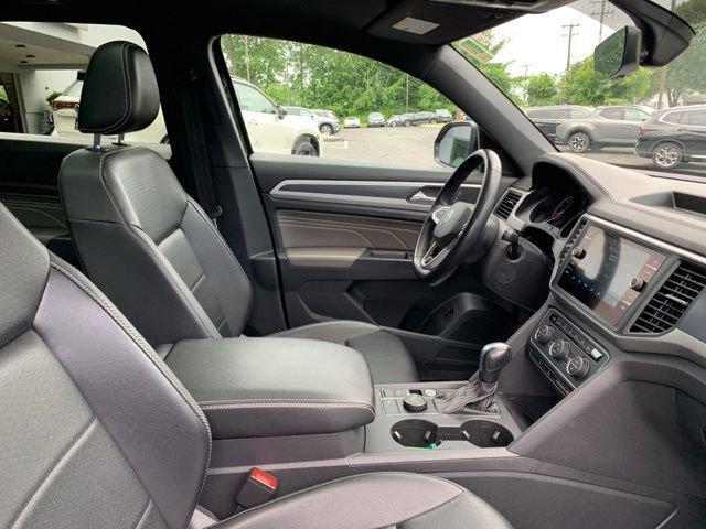 Photo of 2021 Deep Black Pearl Effect Volkswagen Atlas Cross Sport