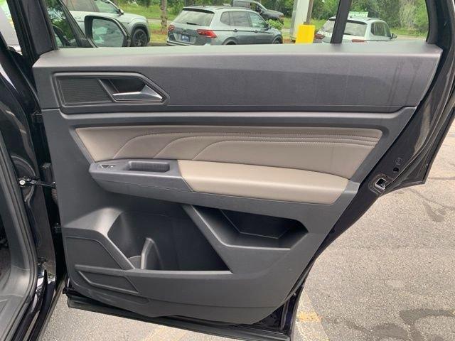 Photo of 2021 Deep Black Pearl Effect Volkswagen Atlas Cross Sport
