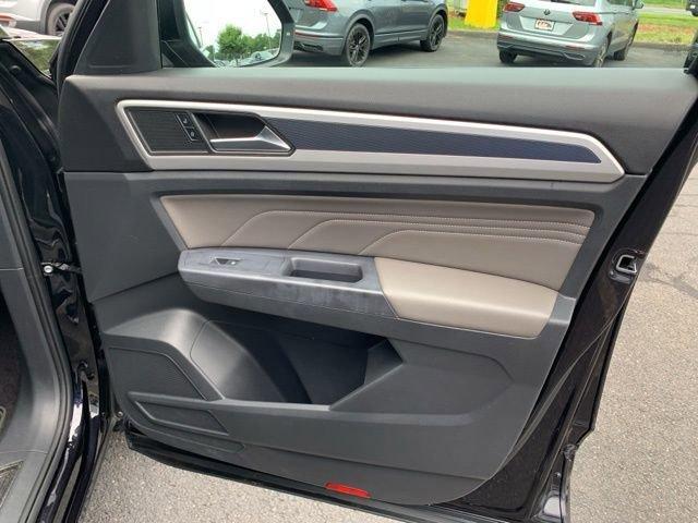 Photo of 2021 Deep Black Pearl Effect Volkswagen Atlas Cross Sport