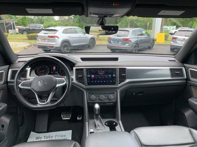 Photo of 2021 Deep Black Pearl Effect Volkswagen Atlas Cross Sport