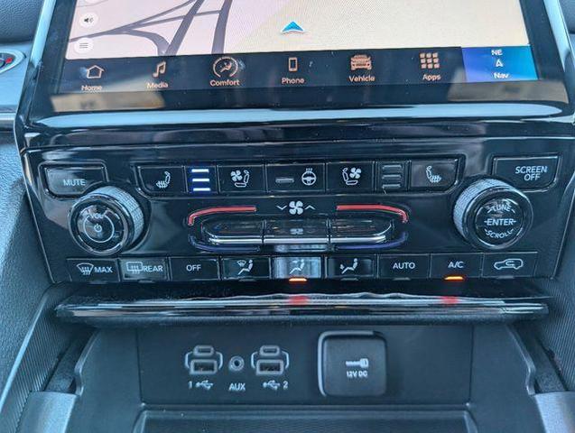 Photo of 2025 White Jeep Grand Cherokee