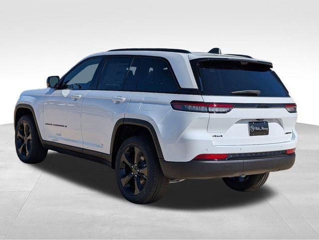 Photo of 2025 White Jeep Grand Cherokee
