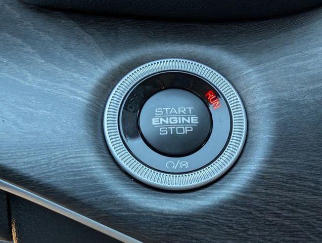 Photo of 2025 White Jeep Grand Cherokee