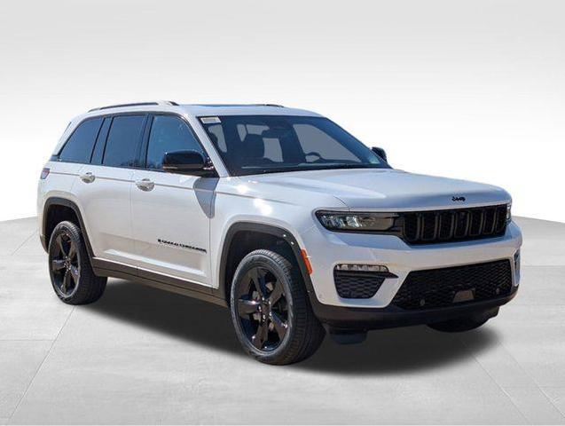 Photo of 2025 White Jeep Grand Cherokee