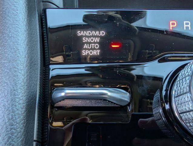 Photo of 2025 White Jeep Grand Cherokee