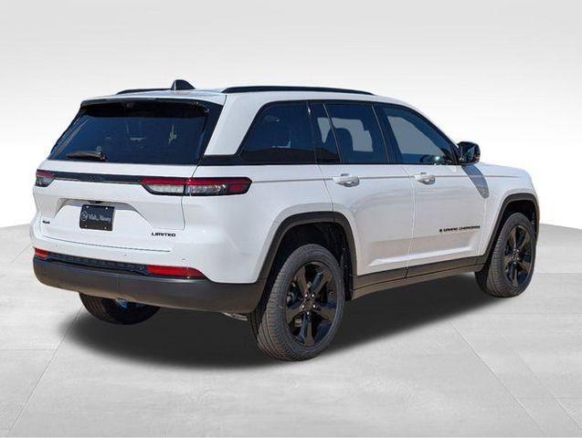 Photo of 2025 White Jeep Grand Cherokee