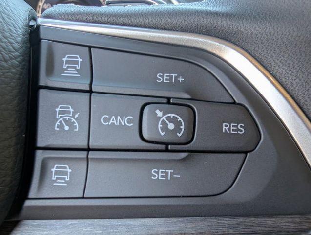 Photo of 2025 White Jeep Grand Cherokee