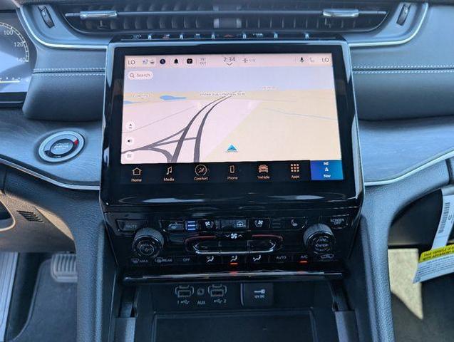 Photo of 2025 White Jeep Grand Cherokee