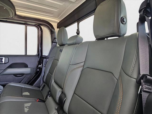 Photo of 2025 Black Clearcoat Jeep Gladiator
