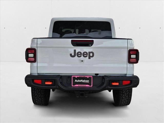 Photo of 2025 Bright White Clearcoat Jeep Gladiator