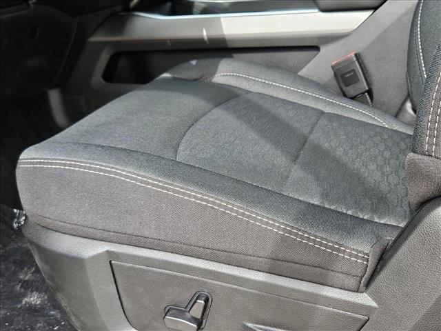 Photo of 2025 Diamond Black Crystal Pearlcoat RAM 2500