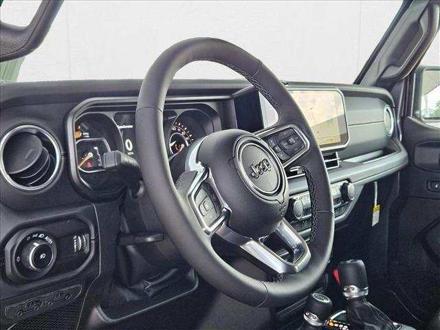 Photo of 2025 Granite Crystal Metallic Clearcoat Jeep Wrangler