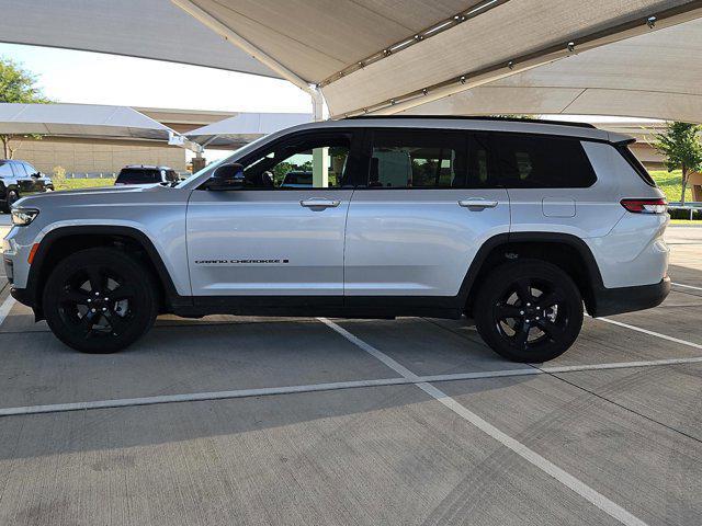 Photo of 2023 Silver Zynith Jeep Grand Cherokee L