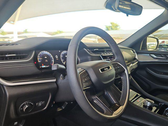 Photo of 2023 Silver Zynith Jeep Grand Cherokee L