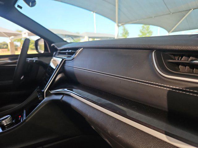 Photo of 2023 Silver Zynith Jeep Grand Cherokee L