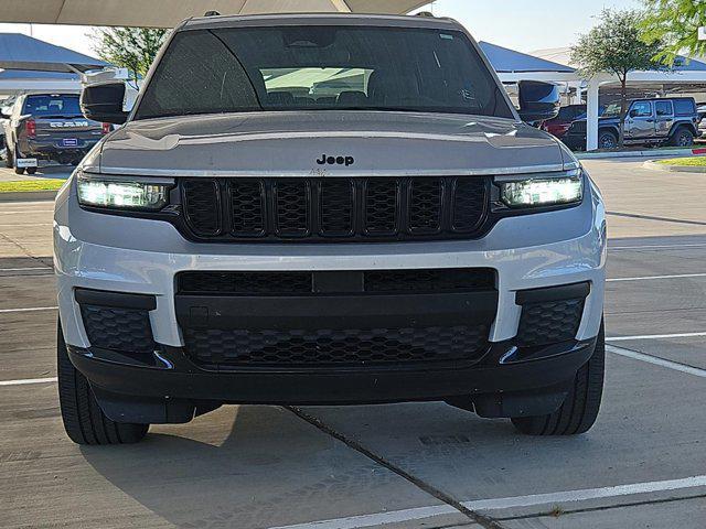 Photo of 2023 Silver Zynith Jeep Grand Cherokee L