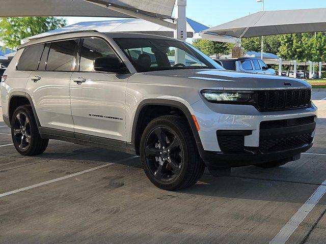 Photo of 2023 Silver Zynith Jeep Grand Cherokee L