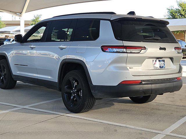 Photo of 2023 Silver Zynith Jeep Grand Cherokee L