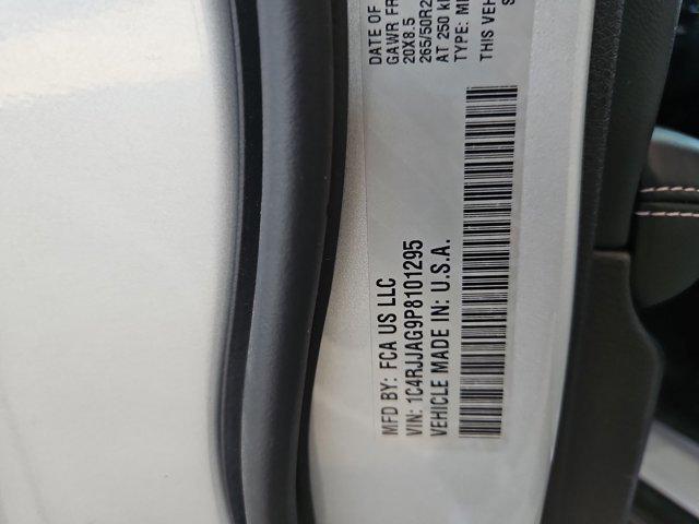 Photo of 2023 Silver Zynith Jeep Grand Cherokee L