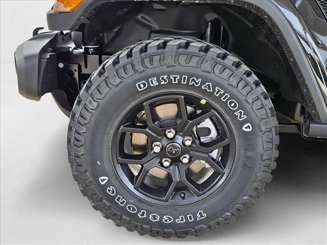 Photo of 2025 Black Clearcoat Jeep Gladiator